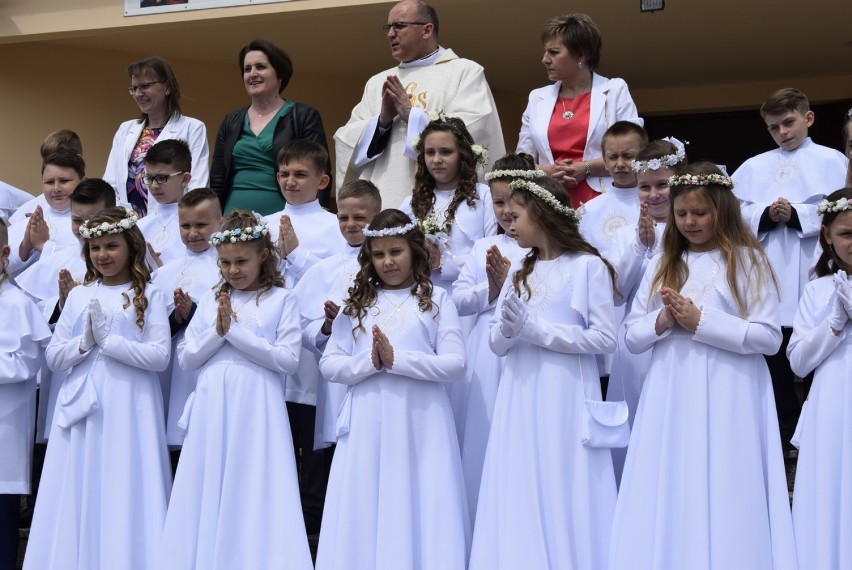 Uroczystości komunijne w kościele na osiedlu Widok