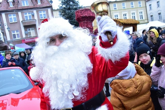 A więc wszystko już jasne. Krajewski, ostatnio w roli św. Mikołaja na żnińskim jarmarku bożonarodzeniowym, to od stycznia 2023 roku nowy dyrektor ŻDK