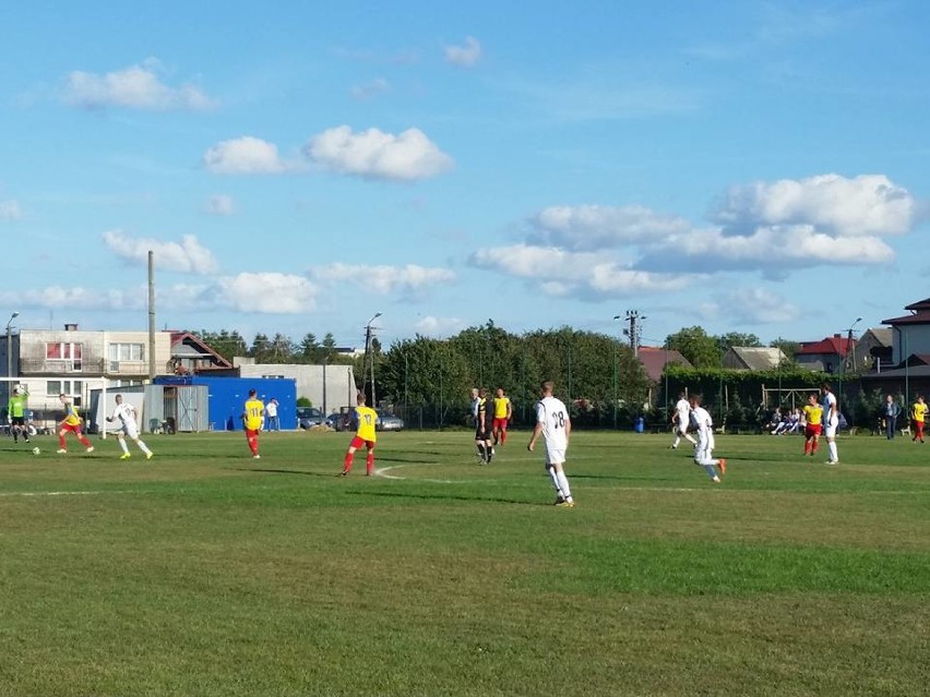 Huragan Smolno - Kaszuby Połchowo 1:1