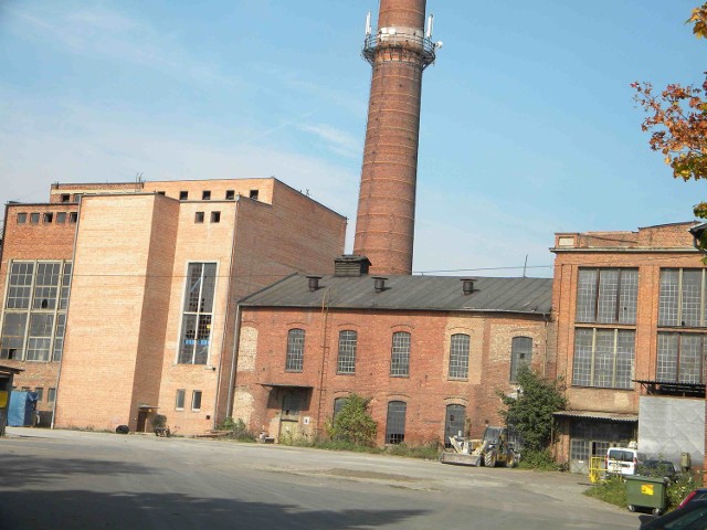 Cukrownia w Pruszczu Gdańskim - od lat nie produkuje się tu cukru, ale rozsypujące się budynki i komin stanowią charakterystyczny element krajobrazu Pruszcza