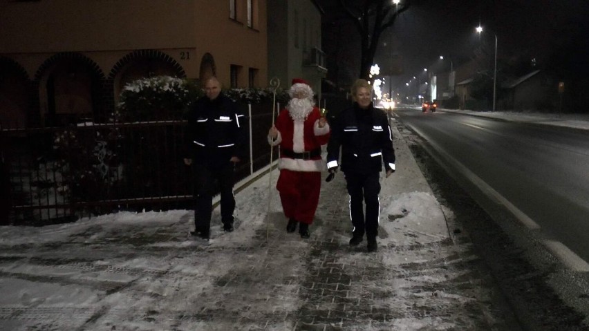 Policjanci pomogli dzieciom z ubogich rodzin w Trzebini