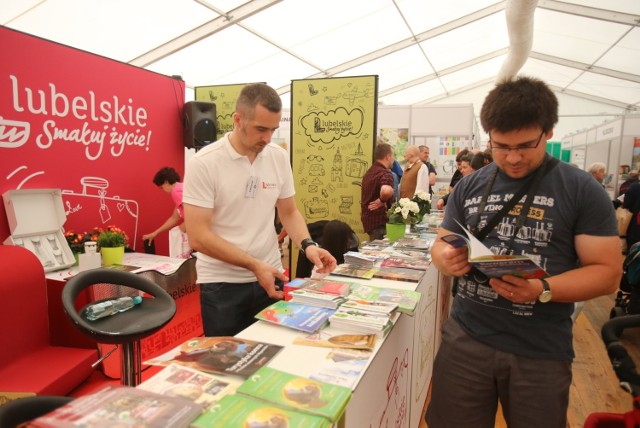 Targi Turystyki Weekendowej "Atrakcje regionów" odbywają się od piątku 18 maja do niedzieli 20 maja 2018 r. na Polach Marsowych w Parku Śląskim w Chorzowie.