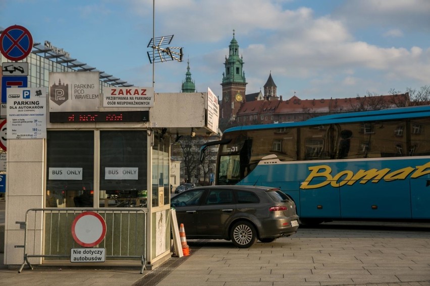 Kraków płaci za remont parkingu, który użytkuje prywatna firma