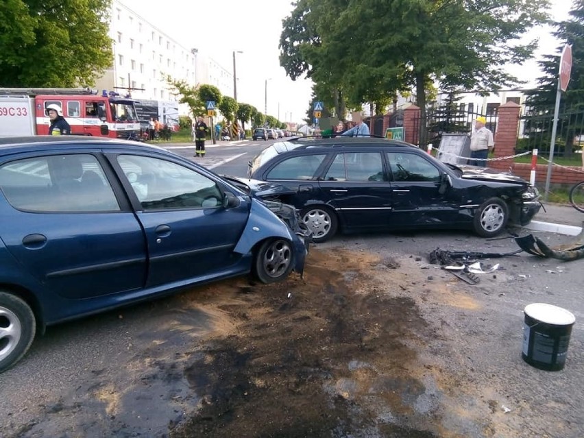 Wypadek w powiecie włocławskim. Zderzenie mercedesa z peugeotem  [zdjęcia]