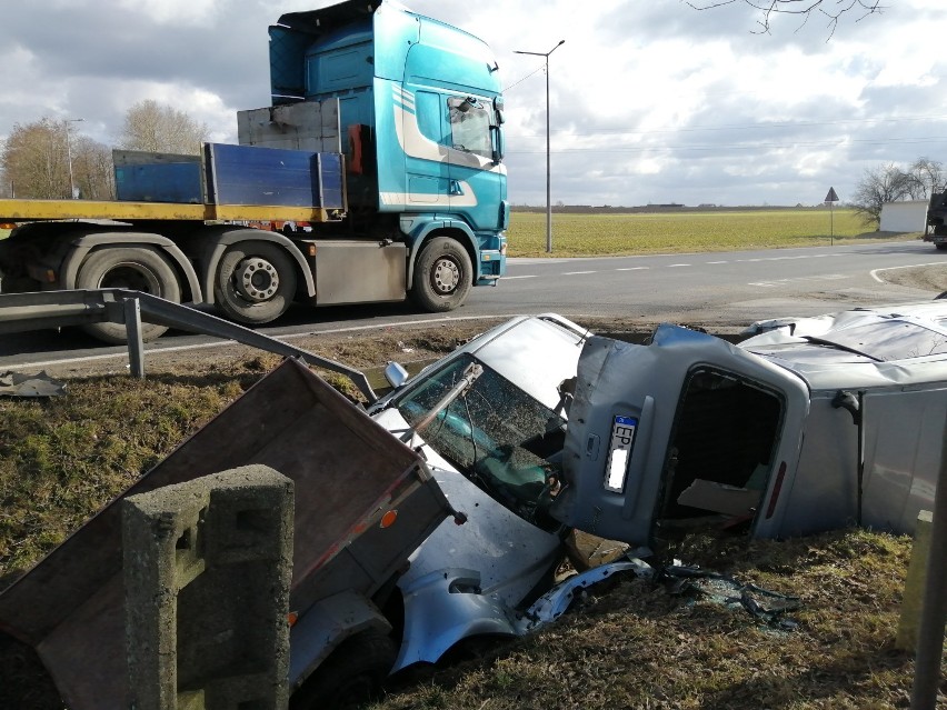 Wypadek w Milejowie na dk91 przy zjeździe na Longinówkę,...