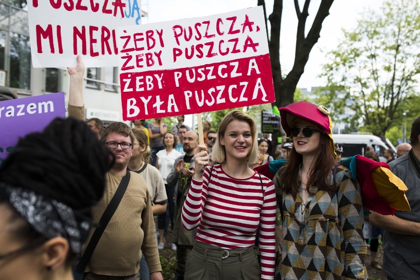 Kraków. Protest w obronie Puszczy Białowieskiej. "Dzięcioły, nie piły, korniki wygoniły" [ZDJĘCIA]
