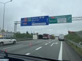 Poważny wypadek na autostradowej obwodnicy Poznania. Przewróciła się ciężarówka. Są utrudnienia! 