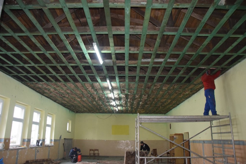 Remont wraz z rozbudową świetlicy wiejskiej w Sadowiu rozpoczął się na dobre