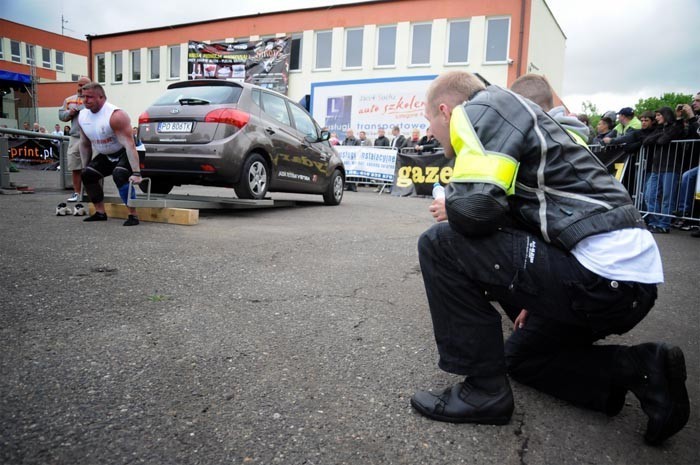 Śrem: otwarcie sezonu motocyklowego 2012. Pokaz strongmanów (ZDJĘCIA)