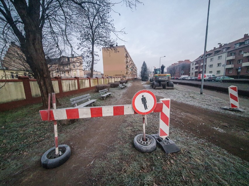 Powstaje brakujący odcinek ścieżki rowerowej w centrum Leszna