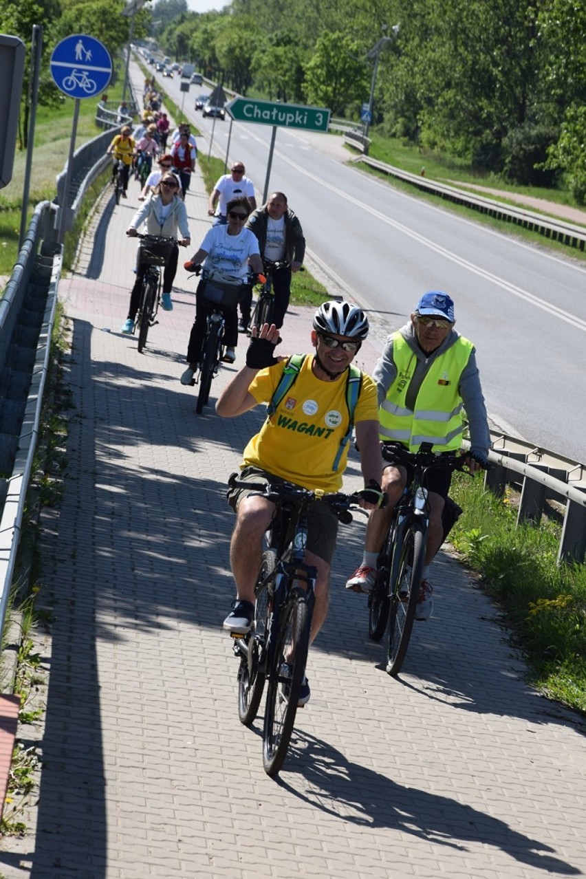 Rajd rowerowy koła Wagant PTTK w Sieradzu  2018. 50 turystów odwiedziło miejsca związane z Arym Sternfeldem (zdjęcia)