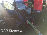 Tragiczny wypadek w Zamysłowie koło Stęszewa - osobówka zderzyła się czołowo z ciężarówką [ZDJĘCIA]