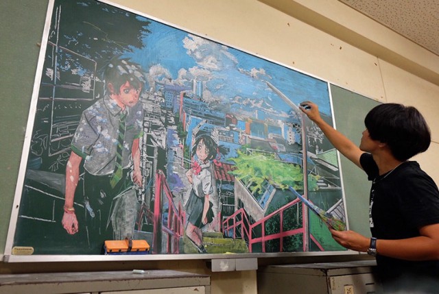 Nauczyciel zawstydził uczniów niesamowitymi obrazami tworzonymi...na tablicy!
