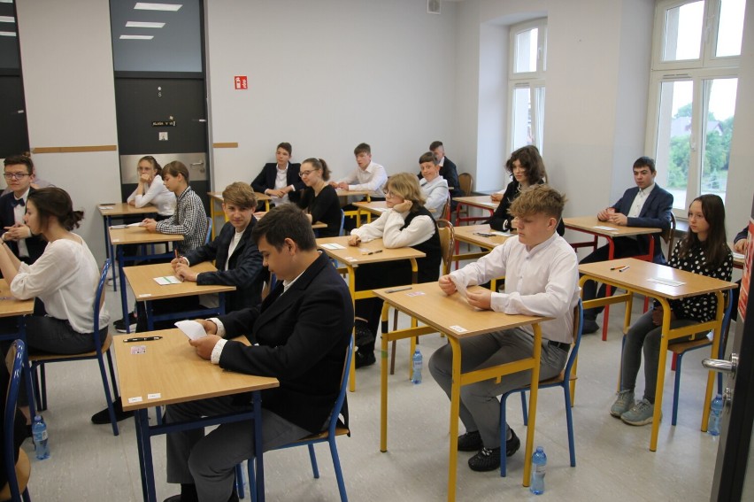 Dzisiaj 8-klasiści piszą egzaminy z matematyki! Zobaczcie zdjęcia z Niepublicznej Szkoły Podstawowej w Krotoszynie!