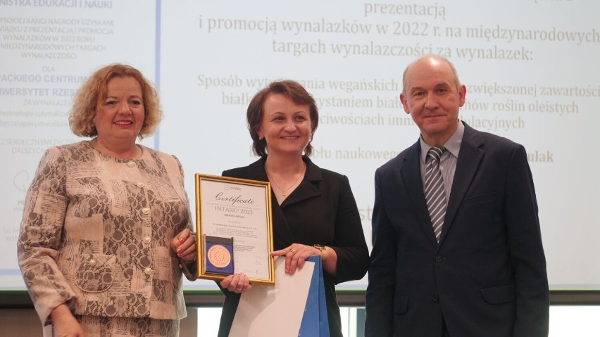 Projekt z PANS w Krośnie nagrodzony na Targach Wynalazków i Innowacji. To receptura zdrowych biszkoptów