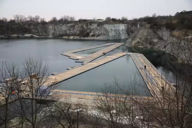 Są duże problemy z budową parku na Zakrzówki i trzeba brać pod uwagę, że kąpielisko w tym miejscu nie zostanie otwarte na wakacje.