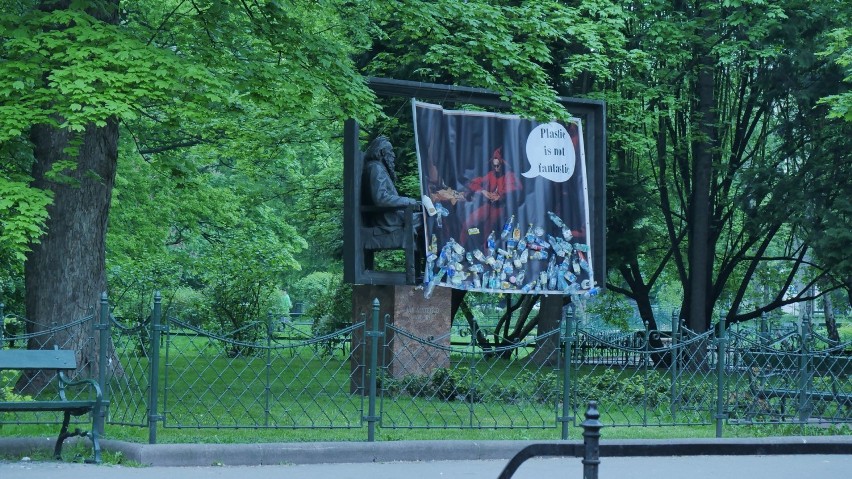 Kraków. Pomnik Matejki wziął udział w ekologicznej akcji