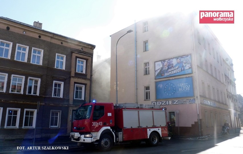 Pożar w budynku wielorodzinnym na ul. Wąskiej w Wałbrzychu