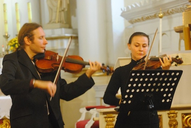 Koncert stowarzyszenia Z Muzyką do Ludzi w Czaczu