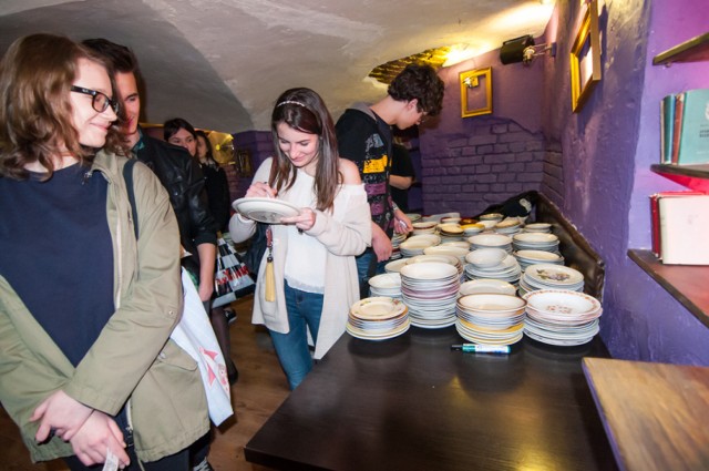Festiwal tłuczenia talerzy w Alternatywa Cafe