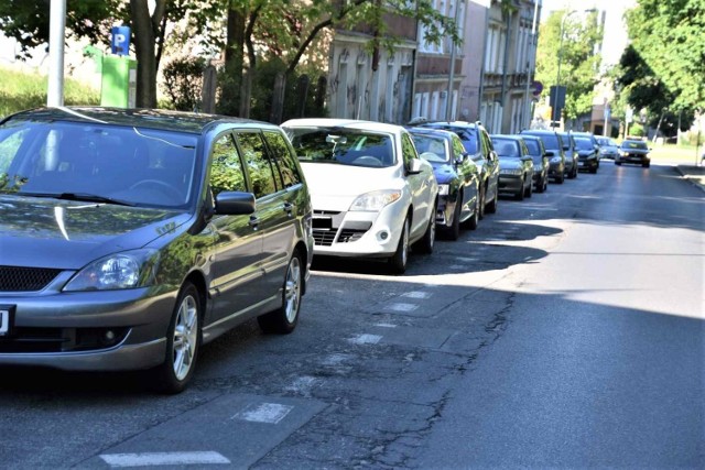 Ul. Wazów w Zielonej Górze: przy niej jest jedno z wejść na teren Szpitala Uniwersyteckiego, blisko stąd do Urzędu Miasta.