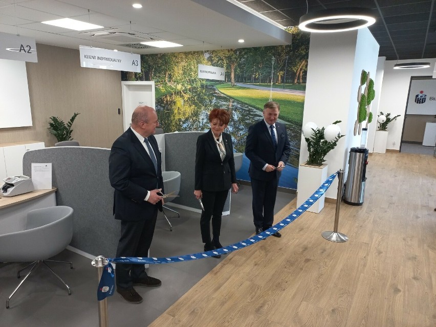 Klienci zmieniają bankowe oddziały. Placówka PKO Banku Polskiego w Jastrzębiu-Zdroju po modernizacji