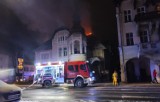 Ogromny pożar zabytkowego hotelu w Wielkopolsce. Są ranni. Zobacz zdjęcia