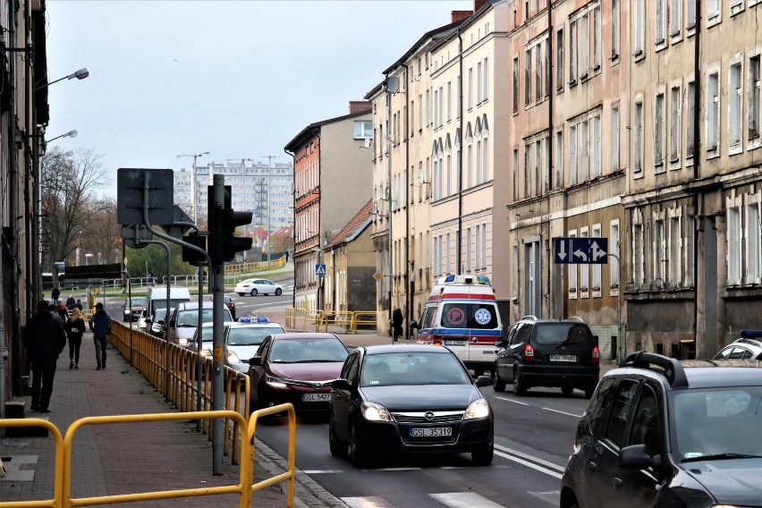 Ulica Wolności: Dzisiejszy widok (początek 2020 roku) ulicy...