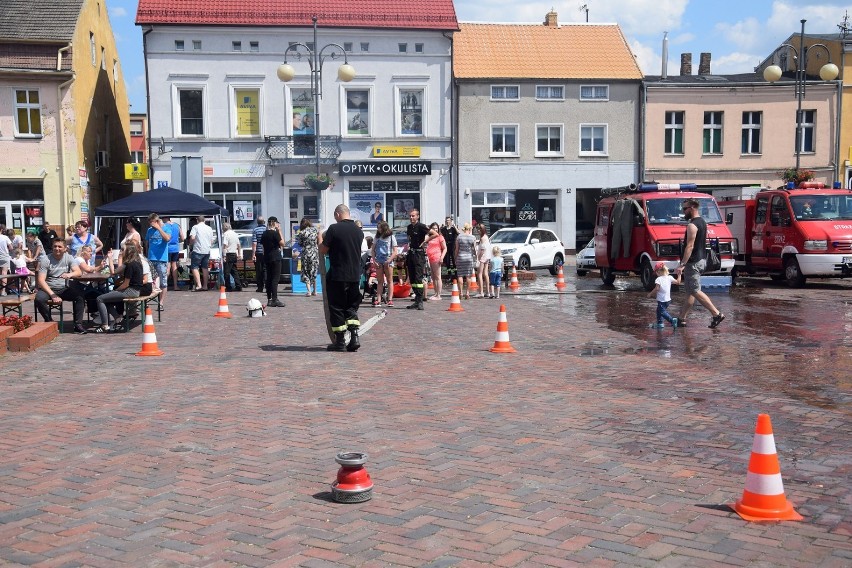 Festyn z okazji Dnia Patrona Chodzieży: Parafialno-strażacka zabawa na rynku (FOTO)