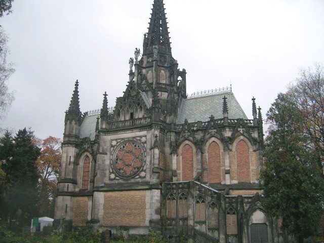 Kaplica Scheiblera powstała w latach 1885 - 1888 według projektu dwóch warszawskich architektów. | fot. Daniel Siwak