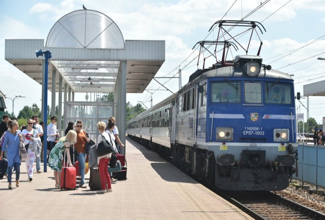 Kupując bilety na pociąg wcześniej, podróżujący mogą liczyć na zniżki