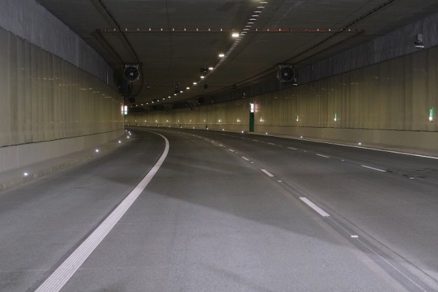 Nocne testy w tunelu POW na S2. Kierowców czekają utrudnienia