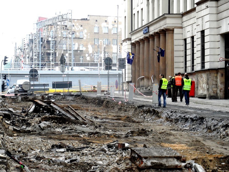 Przebudowa centrum Katowic: piąty dzień remont ulicy...