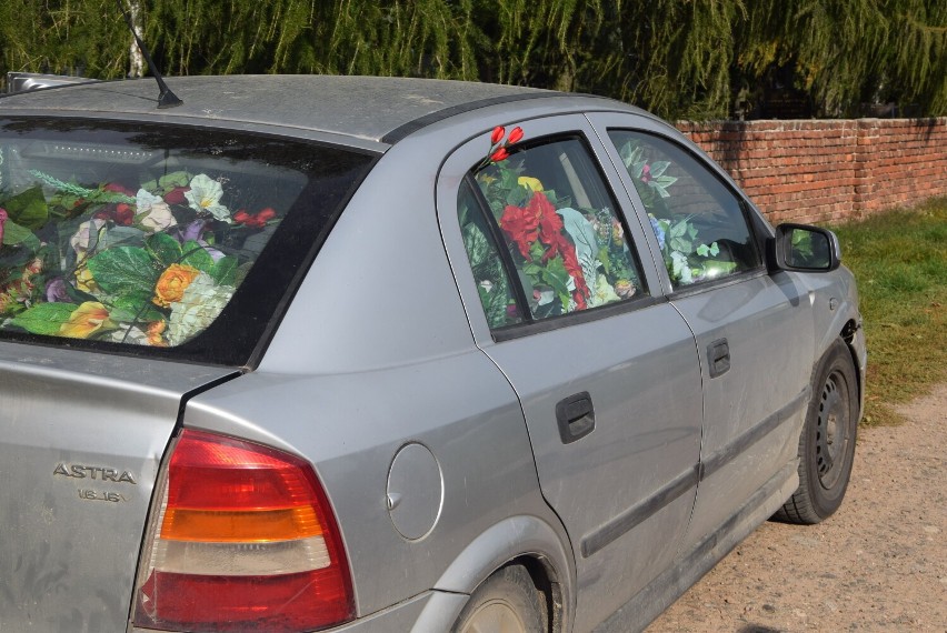 W Charłupi Małej podejrzany o kradzież kwiatów na cmentarzu zatrzymany! ZDJĘCIA