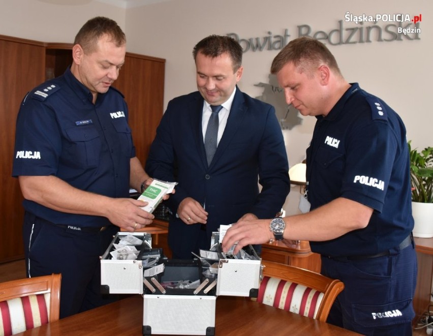 Będzińscy policjanci dostali nowe narzędzie do walki z narkotykami FOTO 