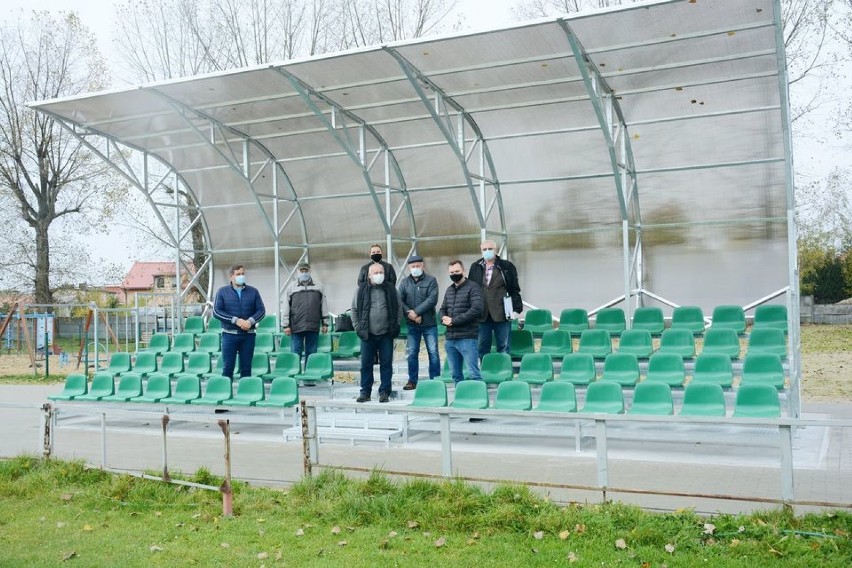 Nastąpił odbiór trybun na stadionie w Dobroszycach. Stare,...
