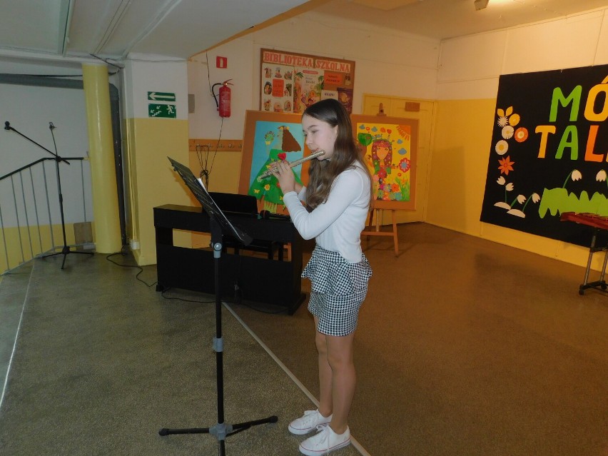 "Mam Talent" w Szkole Podstawowej nr 9 w Malborku. Tak uczniowie uczcili pierwszy dzień wiosny
