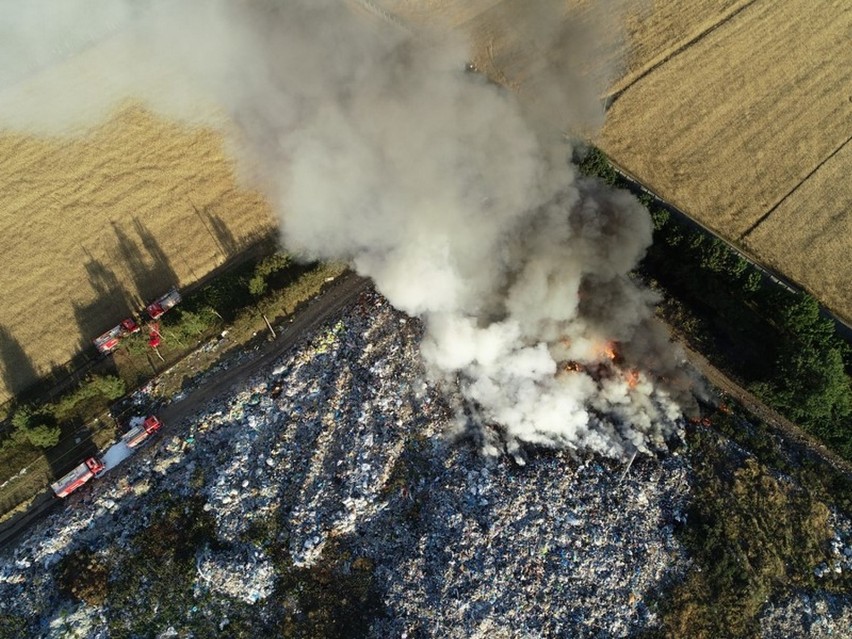 Pożar wysypiska w Mostkach. Sztab kryzysowy podsumował działania