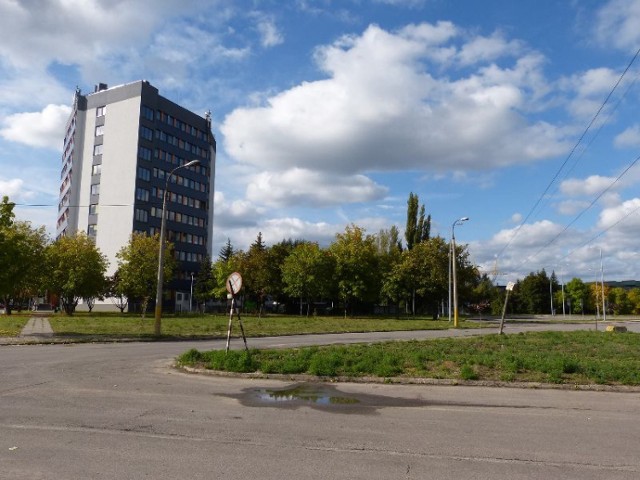 W wieżowcu przy ulicy Świętokrzyskiej powstanie oddział Wojewódzkiego Ośrodka Ruchu Drogowego, na dawnej pętli autobusowej stworzony będzie plac manewrowy.