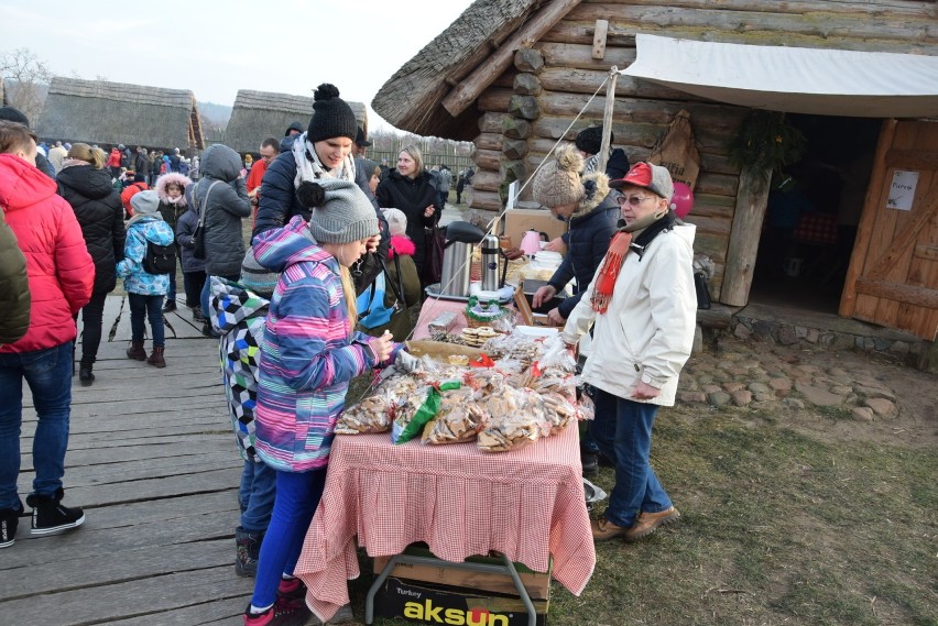 VII Owidzki Jarmark Bożonarodzeniowy [2.12.2018].  Jarmark w...