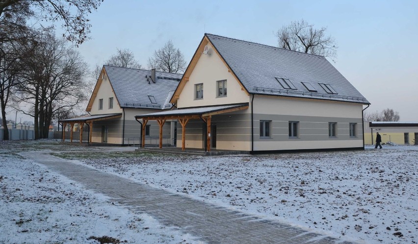 Malbork. Starostwo Powiatowe wybudowało dwa domki jednorodzinne dla 28 wychowanków domu dziecka