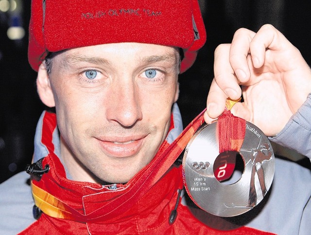 Tomasz Sikora zdobył swój srebrny medal 25 lutego 2006 roku podczas igrzysk w Turynie w biegu na 15 km.