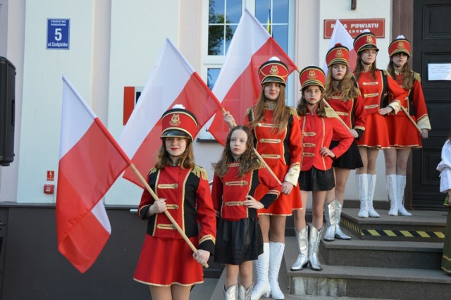 2 maja, jak co roku obchodzimy Święto Flagi RP. Tego dnia przypada także Dzień Polonii i Polaków za granicą.