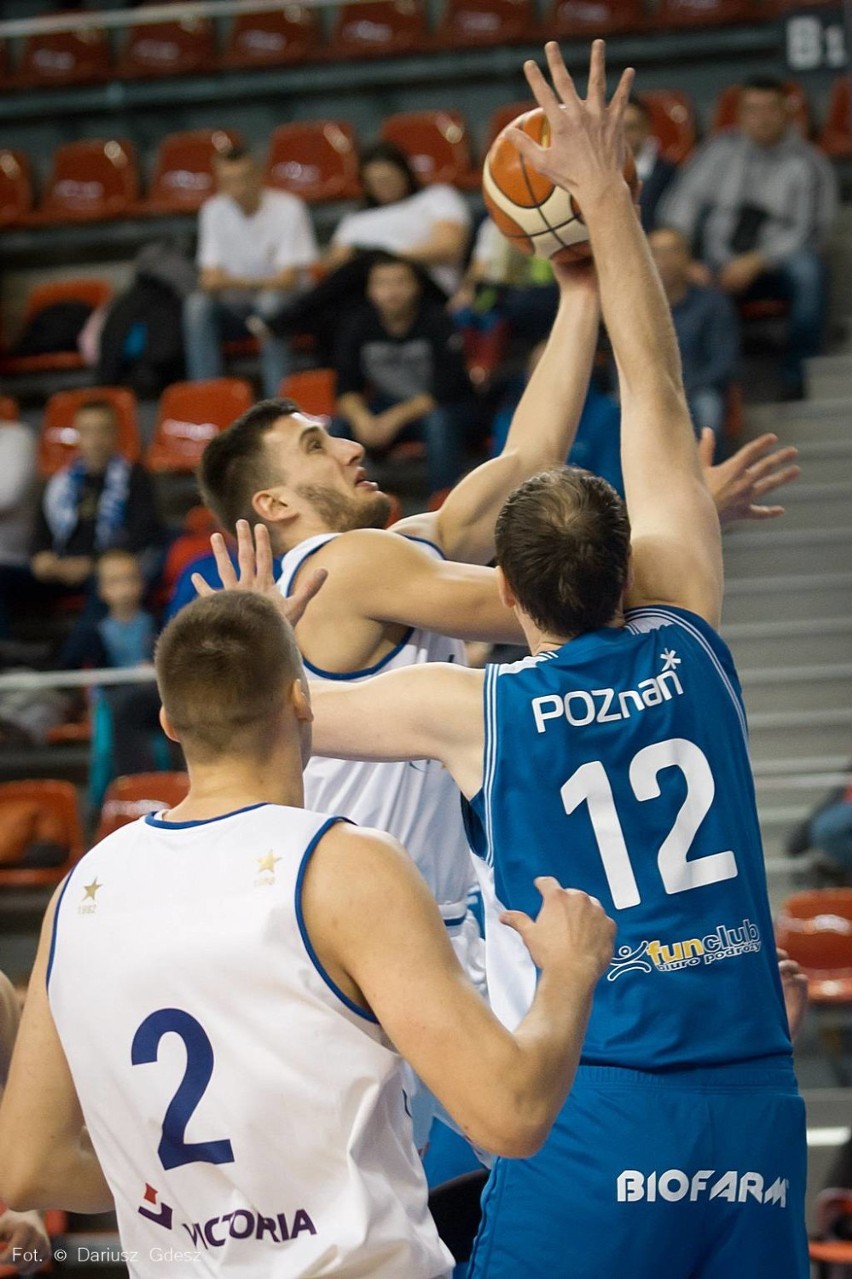 Koszykarze Górnika Trans.eu Wałbrzych stoczyli cieżki bój z Biofarmem Basketem Poznań 