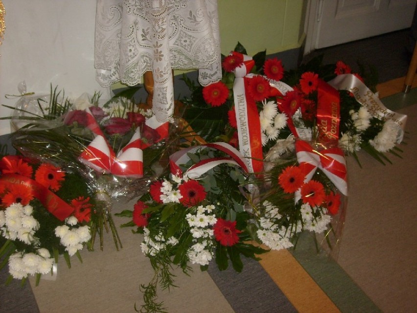 Złożono kwiaty pod tablicą studentów, którzy zginęli w wydarzeniach Czerwca 56