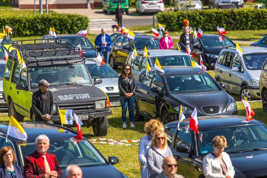 W Gorzowie pojawiło się sto aut na setne urodziny Jana Pawła II