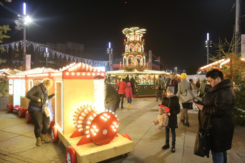 Jarmark świąteczny na rynku w Katowicach