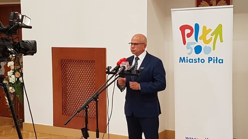 Burmistrz Jacek Gursz wspominał o sytuacji samorządów także...