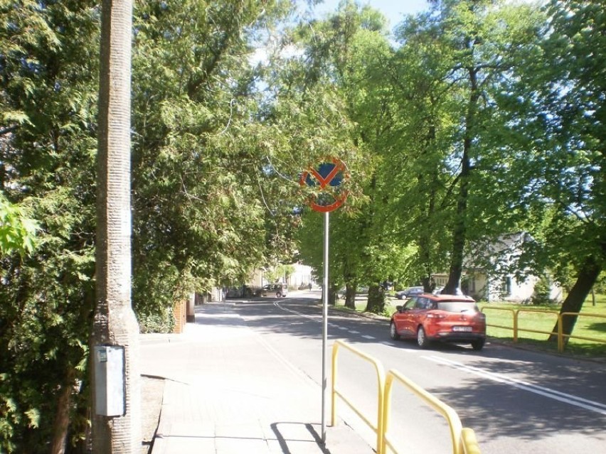 Zasłonięte znaki drogowe w Wejherowie