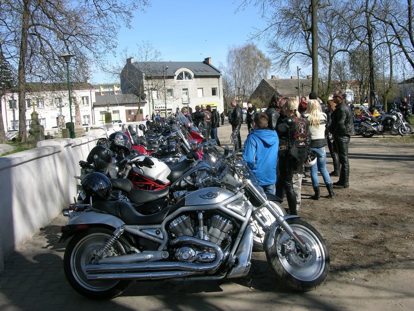 Sezon motocyklowy w Skierniewicach otwarty – setki motocykli...